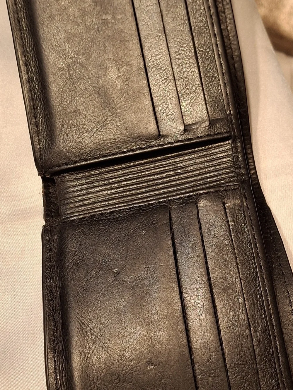 Velez Black Leather Men's Bi-fold Wallet
